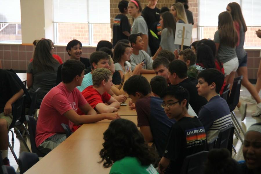 Freshmen gather in the cafeteria with their friends before the tour and presentations begin.
(August 14, 2015)