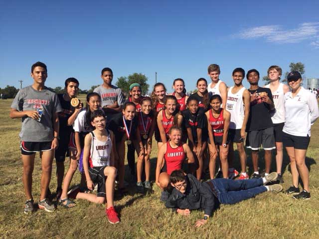 Although+the+cross+country+teams+didnt+have+enough+varsity+runners+to+qualify+for+team+placings%2C+sophomore+Carrie+Fish+and+junior+Josh+Akin+won+their+respective+races.+