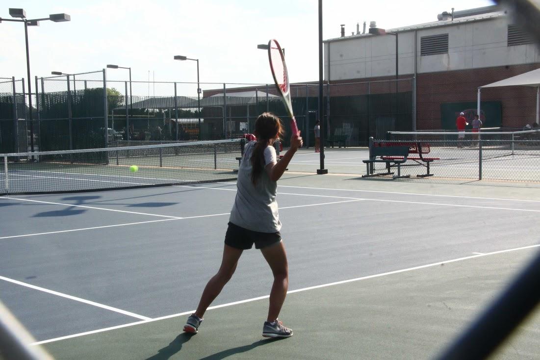 Tennis+advances+to+3-0+in+district