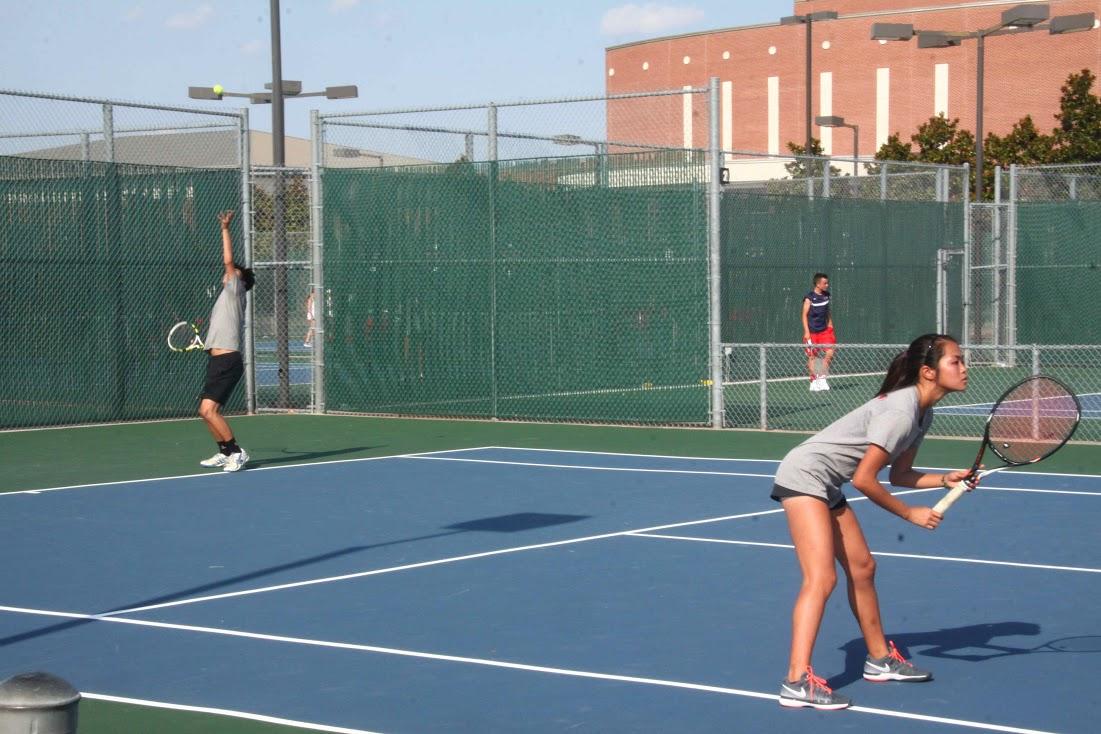 Tennis+advances+to+3-0+in+district