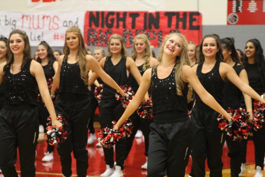 First+lieutenant+Olivia+Diel+smiles+to+the+crowd+as+Red+Rhythm+prepares+for+the+Homecoming+pep+rally+to+begin.+