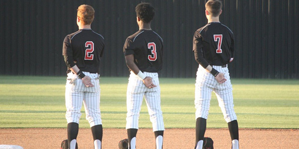 The baseball team split its weekend games losing 3-2 to Little Elm while beating The Colony 5-0. 