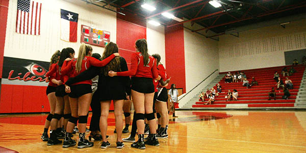 Volleyball+wins+last+non-district+game