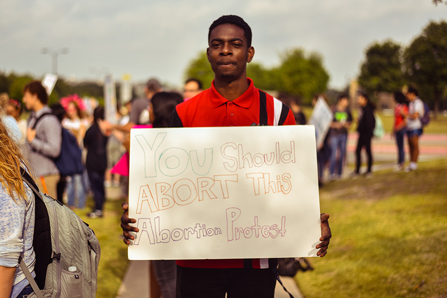 Growing+number+of+students+protest+against+abortion+abolitionists