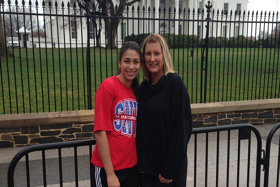 Kierra Lewis poses with mother, Heidi  Stevens, in front of the White House in Washington, D.C