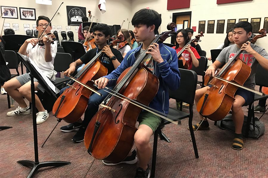 Heading+to+the+Allen+Performing+Arts+Center%2C+36+members+of+the+orchestra+are+recording+a+submission+for+entry+into+the+TMEA+Honor+String+Orchestra+Competition.