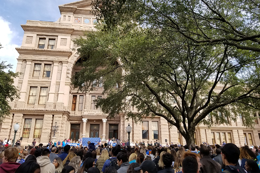 Students+rally+for+education+funding+in+Austin