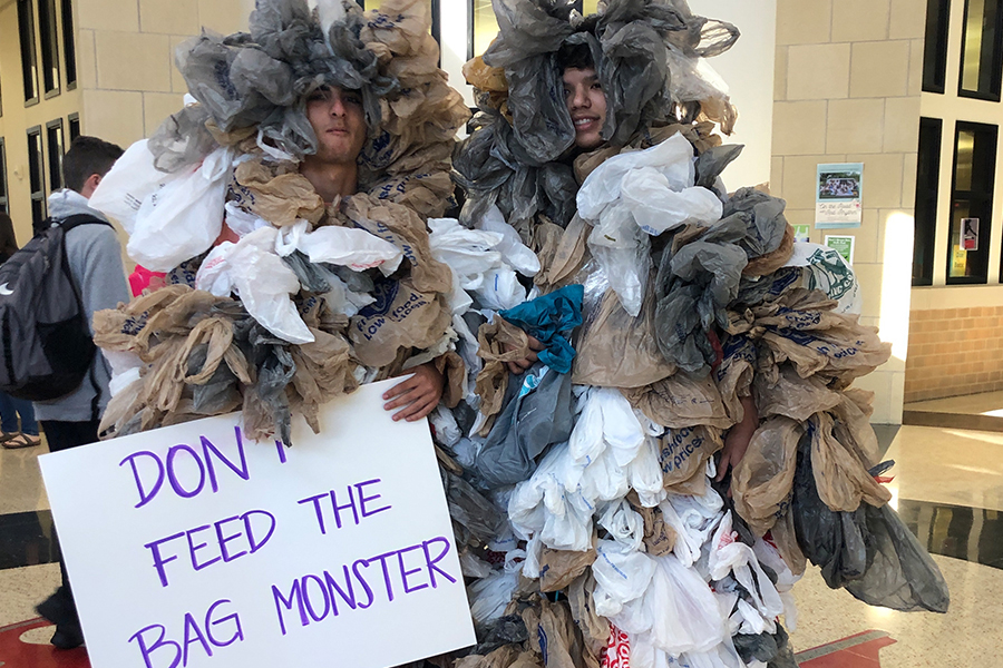 Bag+monster+invades+campus+to+steer+students+from+plastic+bag+use