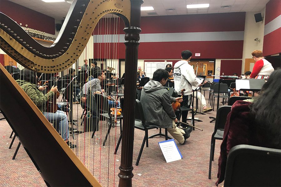 Orchestra students rehearse in preparation for their final concert. The program finished out the year with a singing project instead of string instruments.
