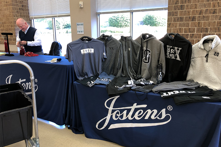 Jostens+owner+Larry+Harper+and+his+team+set+up+a+booth+in+the+cafeteria%2C+to+let+students+turn+in+forms+and+ask+questions.+The+team+is+on+campus+Wednesday%2C+from+advisory+to+6%3A00+p.m.