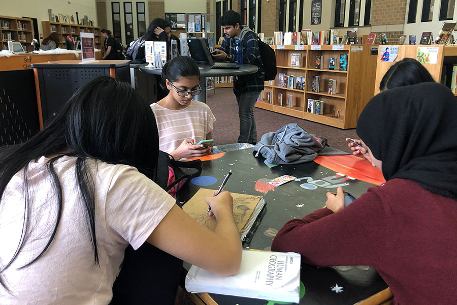 Students study in the library during advisory on Wednesday. As of Dec. 4, students will no longer be able to bring food into the library. 