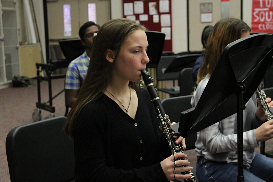 Freshman Daria Pridgen plays her clarinet and participates in group rehearsal during band class on January 10. 