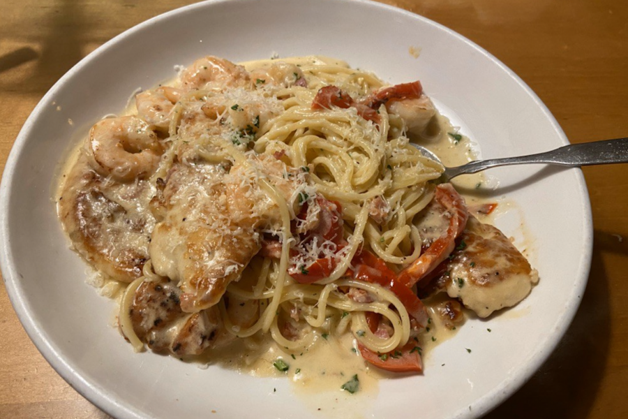 In this weeks culinary crusade, staff reporter Kanz Bitar visited Olive Garden for the first time, selecting Chicken and Shrimp Carbonara.