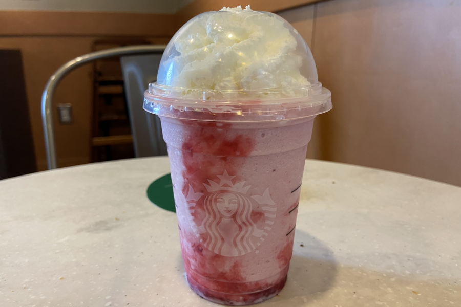 Revisiting Starbucks in this weeks culinary crusade, staff reporter Kanz Bitar tried the coffeehouse chains Strawberry Frappuccino.