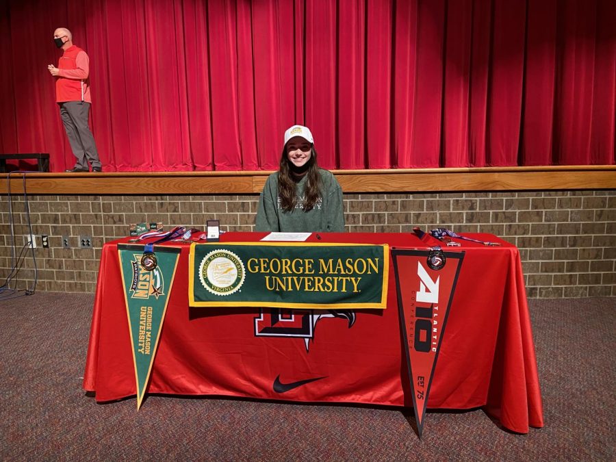 The+first+volleyball+player+of+this+season+has+signed+to+George+Mason+University.+Damiana+is+supporting+all+green+as+she+gets+prepares+to+work+hard+for+her+college+career.