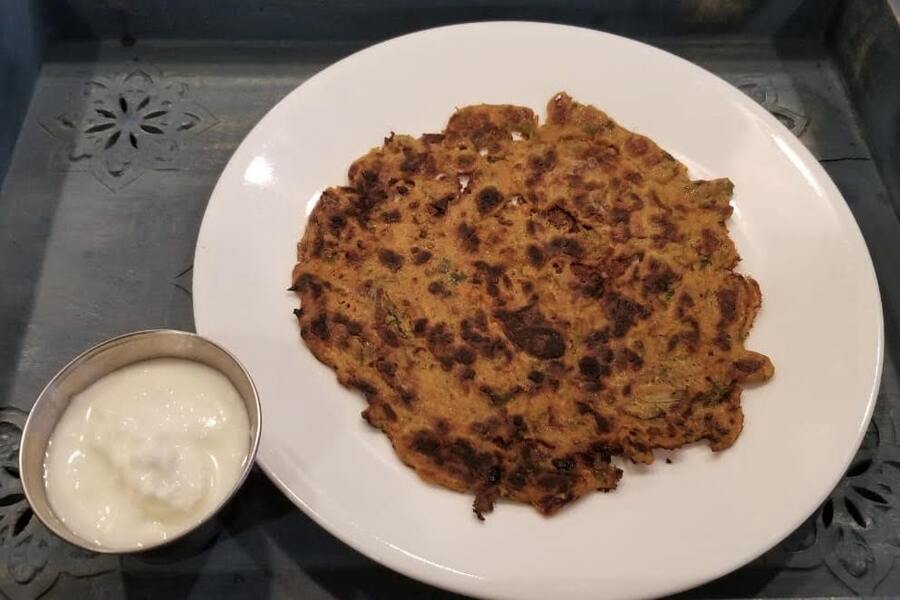 In this weeks Goodbye Gluten, Girish uses oats to create a traditional Indian food, chillas. This dish provides a gluten-free option for a delicious warm breakfast. 