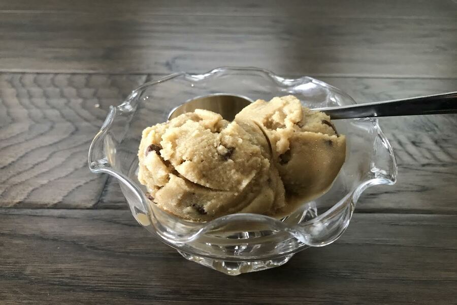 Rather than adding unnecessary processed sugars, this week Girish explains how to make delicious gluten-free ice cream using only bananas, oat milk, and vanilla extract. 