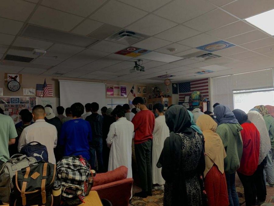 Muslim students read the Friday afternoon Jummah prayer on campus. “There are five prayers that Muslims have to do every single day, and Jummah is the second prayer of Friday that we have to do,” Treasury Officer of the Muslim Student Association, junior Ifrah Zainab said.