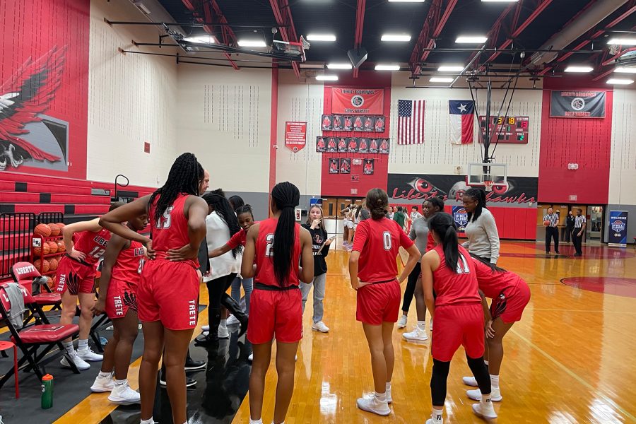 Entering+Tuesdays+game+against+Memorial+High+School%2C+the+girls+basketball+team+was+undefeated+in+District+9-5A+with+an+8-0+record.+But+after+failing+to+score+in+overtime%2C+the+Redhawks+fell+to+Memorial+37-32%2C+leaving+both+teams+in+a+tie+for+1st+place.+