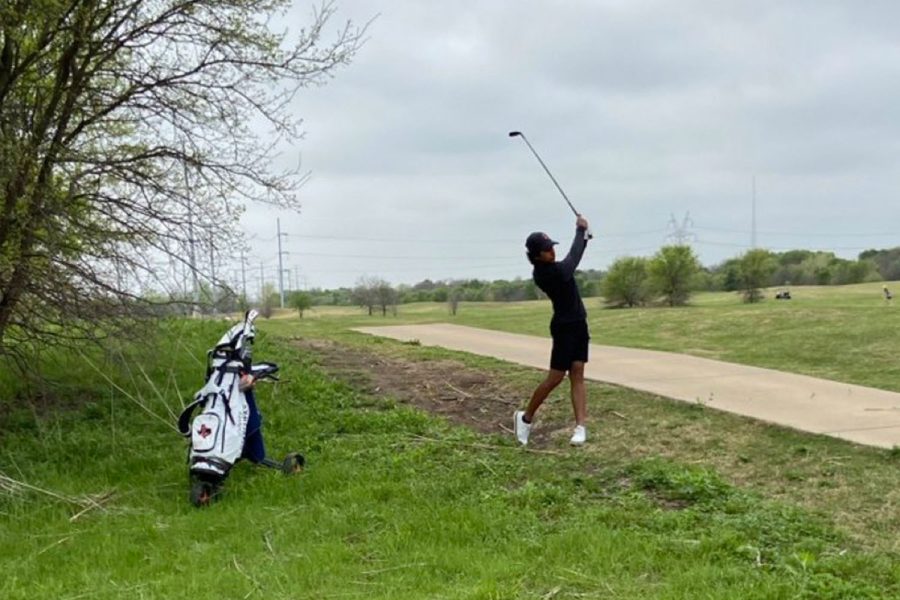 Sophomore Anuj Sinha hits his approach on the 17th on day 2.