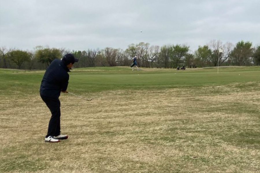 Sophomore Phillip Sun watches his pitch shot on the par-5 17th on day 2.