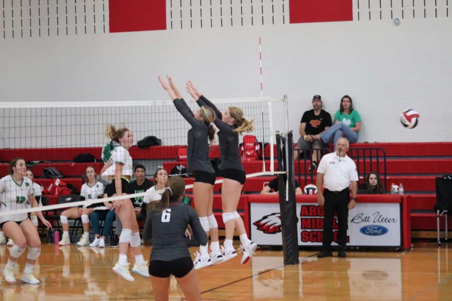 The+volleyball+team+faced+the+District+10-6A+Rockwall+Yellowjackets%2C+and+fell+in+a+close+3-2+game.+Despite+the+loss%2C+the+team+feels+motivated+going+back+into+district+play.