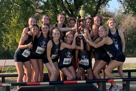 ross country attended their second meet of the season and secured top finishes. Junior Sydni Wilkins finished first in the girls’ open varsity division, and junior Jack Voehringer finished in the top half of the boys’ elite varsity.