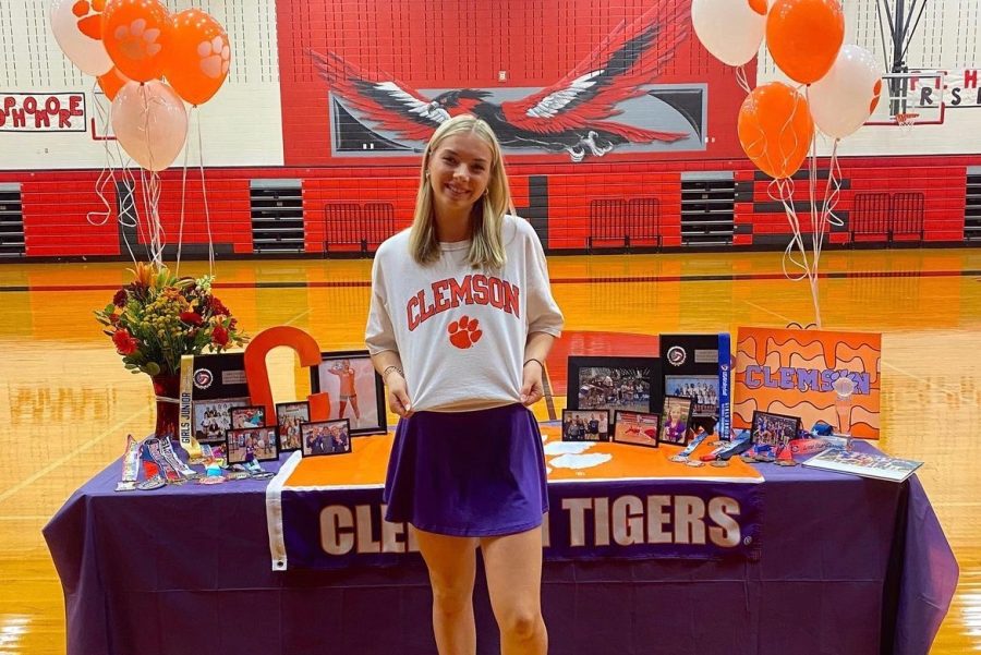Senior+McKenna+Gildon+verbally+committed+to+playing+volleyball+at+Clemson+University+last+year%2C+but+made+it+official+on+Tuesday+in+front+of+her+team+and+family.+