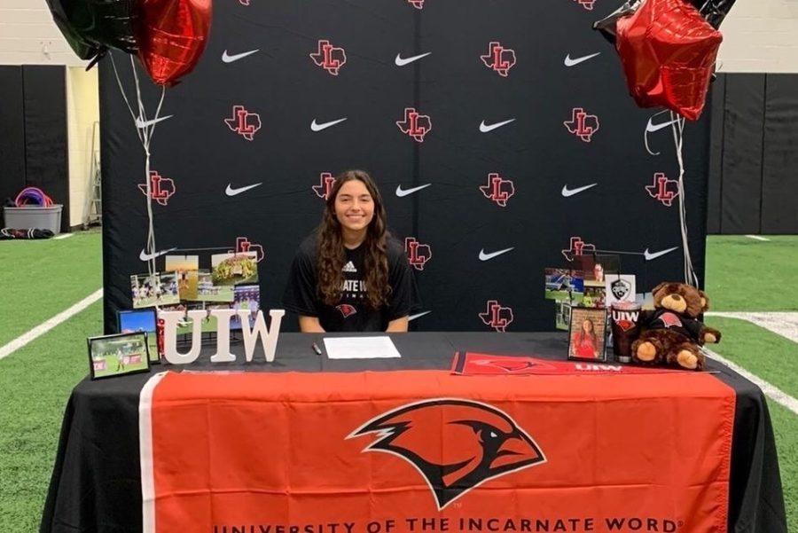 Senior+Erica+Defferding+stayed+true+to+red+and+black+and+committed+to+play+soccer+at+the+University+of+Incarnate+Word+in+San+Antonio.