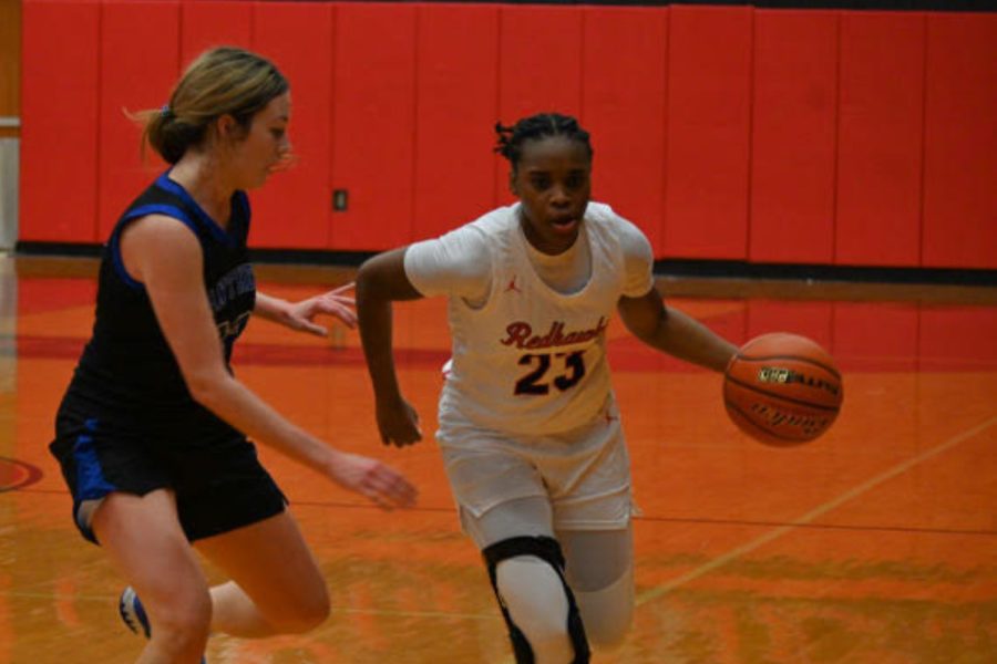 Senior Journee Harris dribbles along the court. After coming off a win against Frisco, girls basketball faces off against Memorial on Tuesday at 6:30 p.m at Memorial High School.
