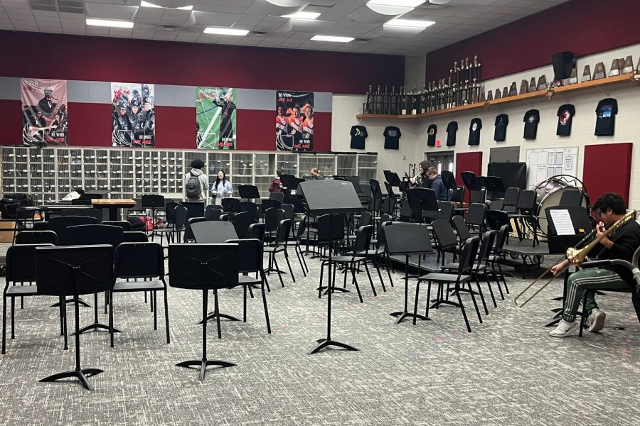 Since late June to the week leading up to school, band and color guard have been busy with band camp rehearsals to prepare for their fall show, “A Common Thread. In addition to preparing for their show, band camp aims to create a tight knit community among students through team building activities and socials.