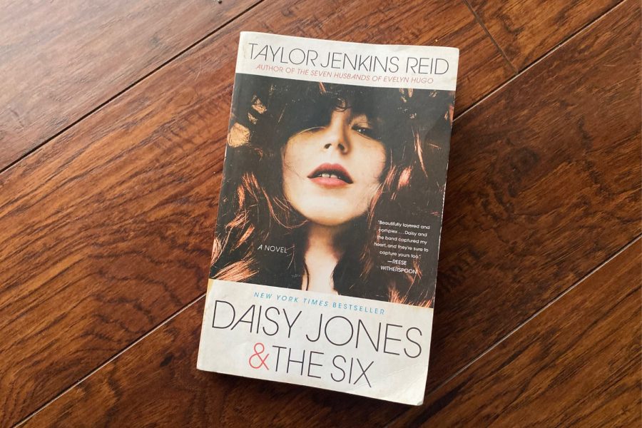 The BookToK sensation Daisy Jones & The Six has recently been adapted into a television show. Staff reporter Christine Han gives her thoughts on the adaptation.