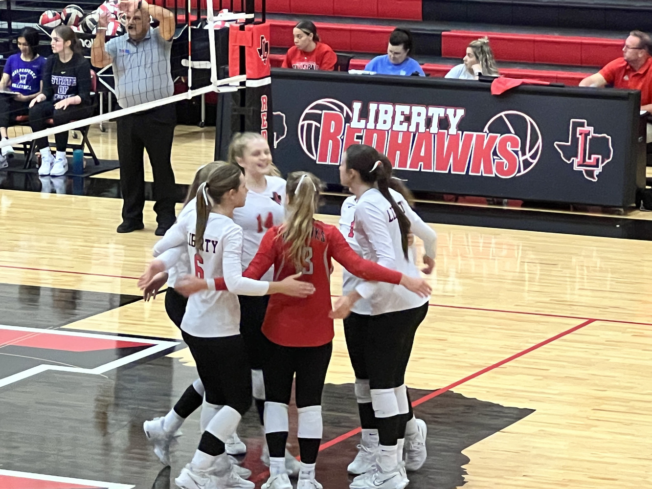 Volleyball continues to hold first place title in District 10-5A after a 3-0 sweep against Walnut Grove. 
“We are really happy with the outcome, we are proud of ourselves for building on our wins,” head coach Eighmy Dobbins said.