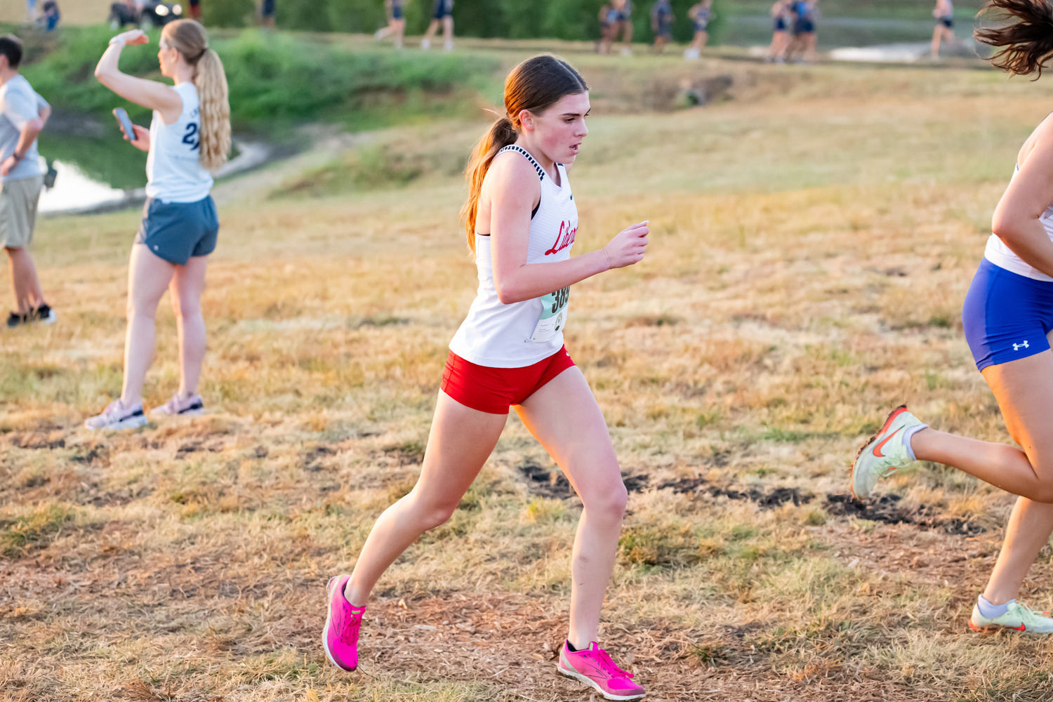 Cross country took on the rigorous course of the Southlake Invitational with top finishes for both boys and girls. “I am very satisfied with the time I ran this weekend,” Senior Sydni Wilkins said.