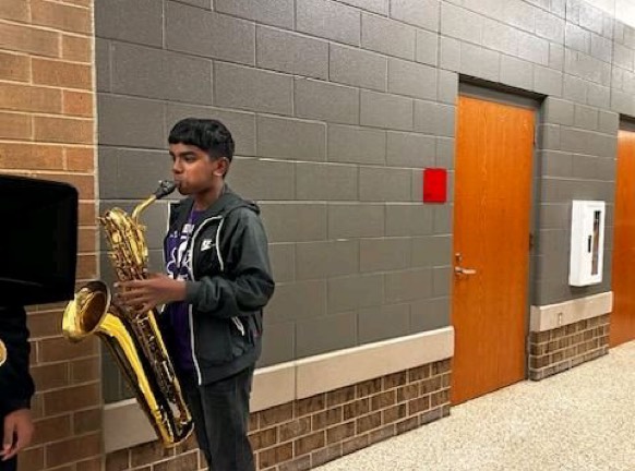 Staff reporter Lea Garcia-Salazar sits down with sophomore Noel Benny to talk about his saxophone journey.