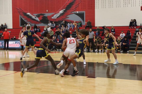 The boys’ basketball team (6-4) secured a win on the road Tuesday, beating Independence (4-6) 51-50. With the victory, the Redhawks are now tied with Emerson for third place in District 11-5A. 