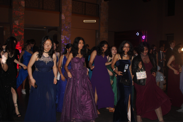 Together, seniors do the Cupid Shuffle at prom.