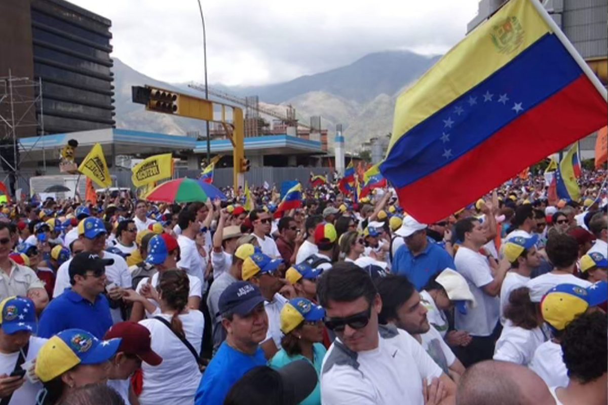 Venezuelans in Venezuela take to the streets to protest the government. While Venezuelans fight for their home country on their ground, Venezuelans in Dallas also stand with them in solidarity. 