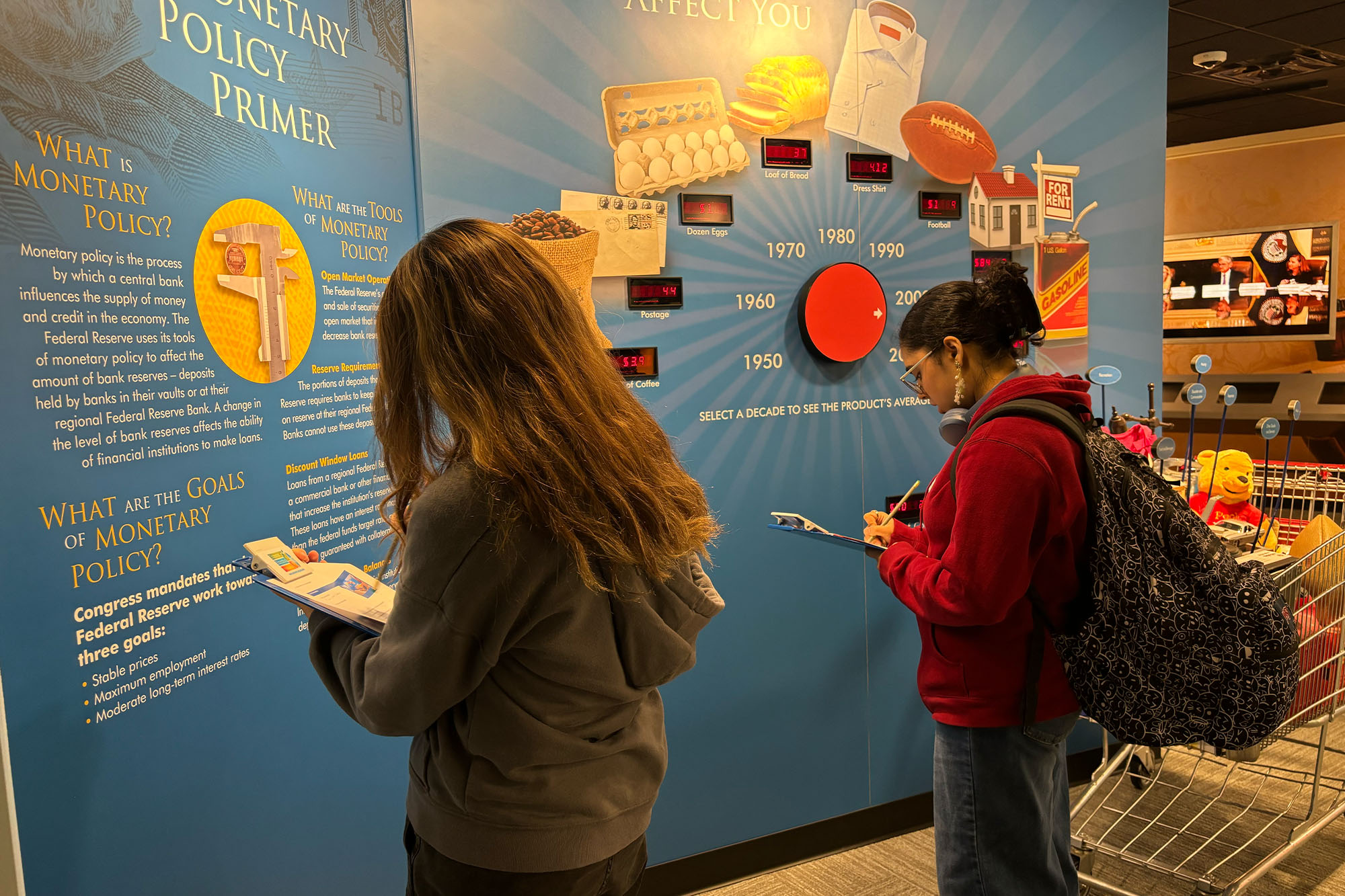 Macroeconomics students take a trip to the bank