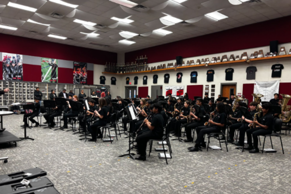 Band and orchestra students from Vandeventer Middle School and Fowler Middle School visited the Nest last Thursday for pre-UIL. “Performing at Liberty [was] a lot more professional compared to performing at Vandeventer,” Vandeventer Middle School student 8th grader Ryo Amemiya said. “I feel like that prepares middle school students to perform as a high schooler in the future, [and] I also think [this was a] good opportunity to get to know how the high school band program works.” 