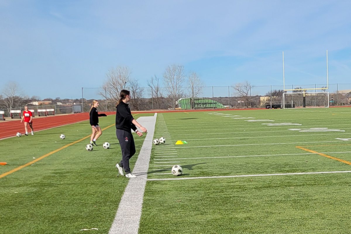 Redhawks boys’ soccer (11-1-4, 3-1-2, #34 in Texas) fell victim to Memorial (7-5-3, 3-2-1), losing 3-2 at The Nest Tuesday, snapping their fifteen-game undefeated streak. Meanwhile, the girls (2-9-1, 1-4-1) extended their undefeated streak to two games by tying a road game against the Warriors (3-7-2, 1-2-2).
