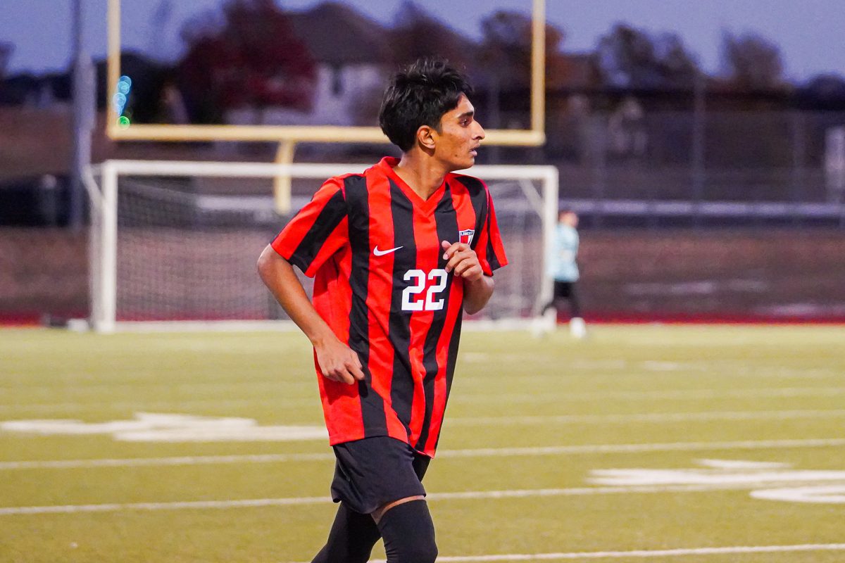 Both soccer teams lost to the Heritage Coyotes Tuesday.